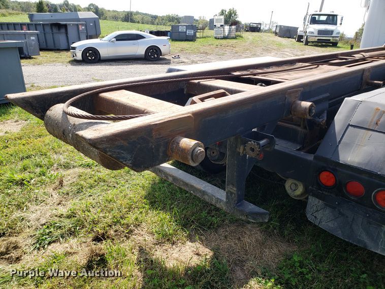 image for item DG7657 1985 International F2574 roll-off container truck