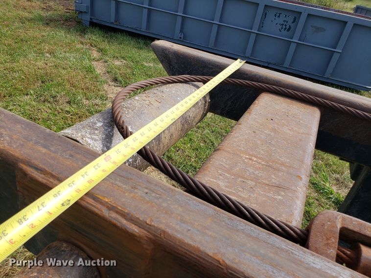 image for item DG7657 1985 International F2574 roll-off container truck