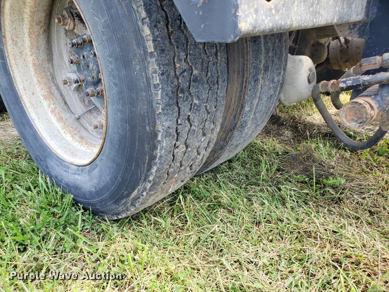 image for item DG7657 1985 International F2574 roll-off container truck