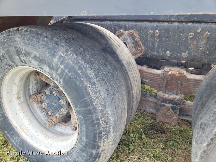 image for item DG7657 1985 International F2574 roll-off container truck