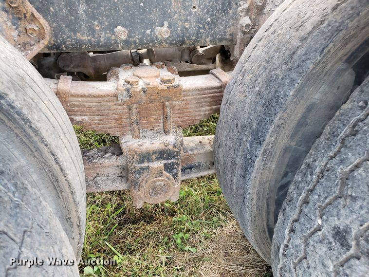 image for item DG7657 1985 International F2574 roll-off container truck