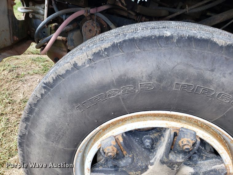 image for item DG7657 1985 International F2574 roll-off container truck