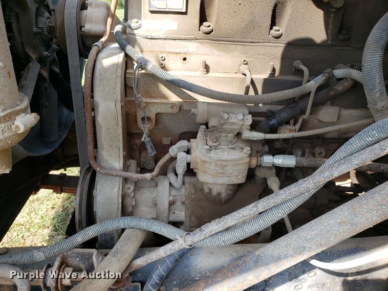 image for item DG7657 1985 International F2574 roll-off container truck