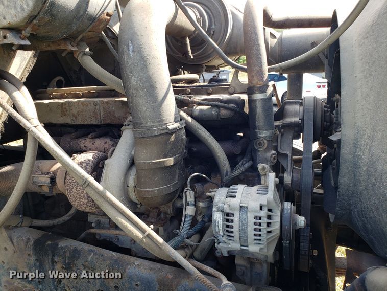 image for item DG7657 1985 International F2574 roll-off container truck