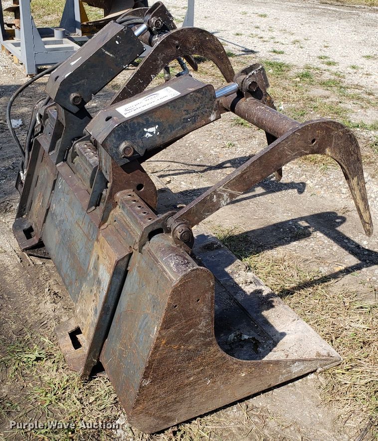 image for item DG7660 Bobcat 68"W grapple bucket