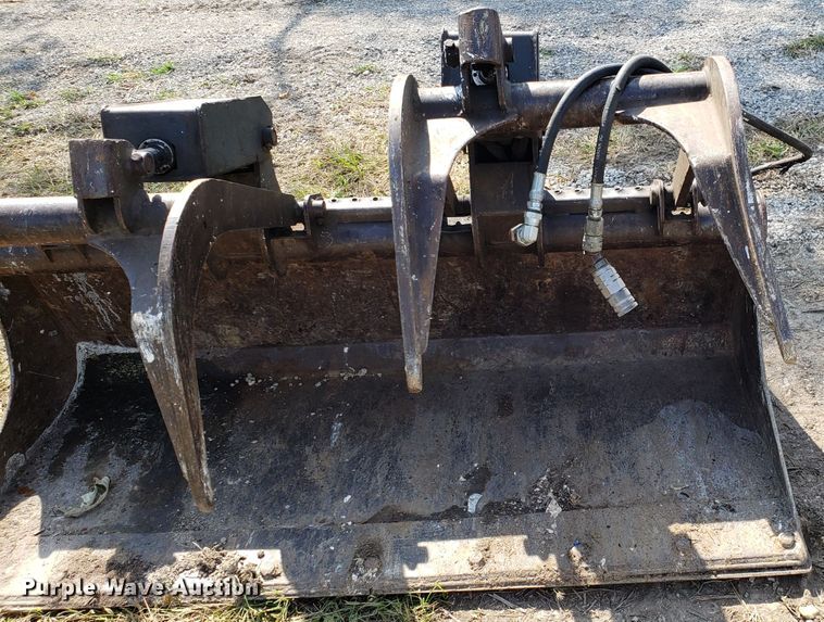 image for item DG7660 Bobcat 68"W grapple bucket