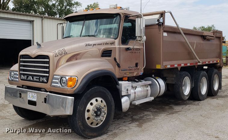 image for item DG7689 2001 Mack CV513 dump truck