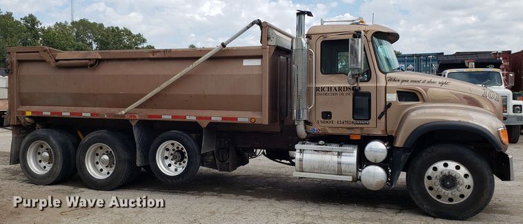 image for item DG7689 2001 Mack CV513 dump truck