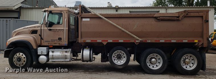 image for item DG7689 2001 Mack CV513 dump truck