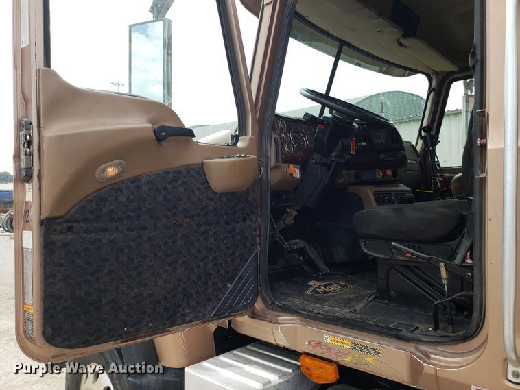 image for item DG7689 2001 Mack CV513 dump truck