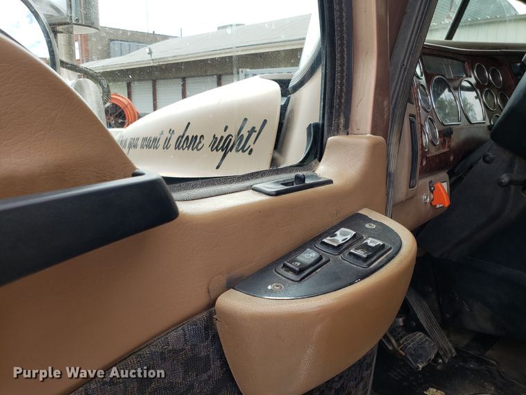 image for item DG7689 2001 Mack CV513 dump truck