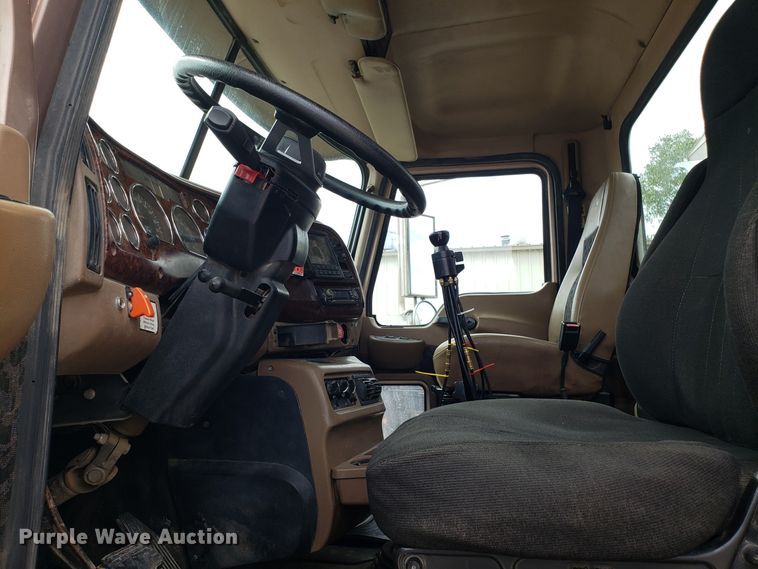 image for item DG7689 2001 Mack CV513 dump truck