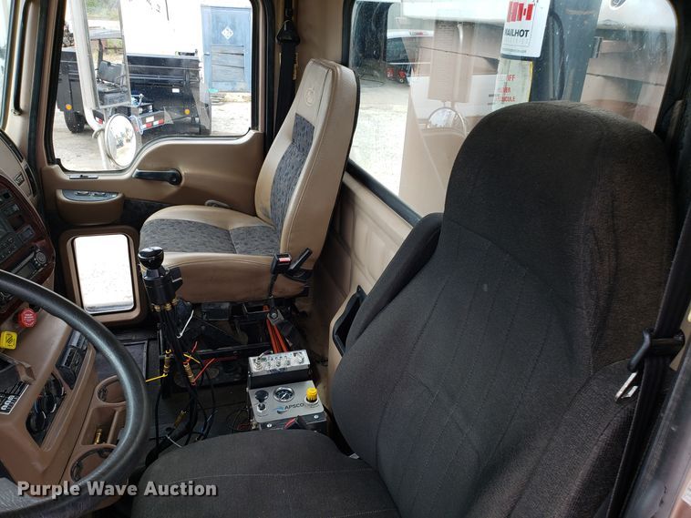 image for item DG7689 2001 Mack CV513 dump truck