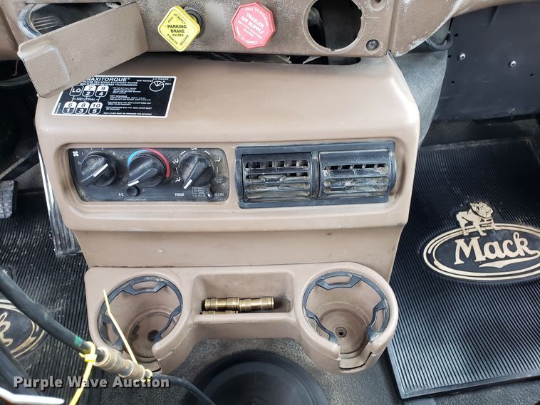 image for item DG7689 2001 Mack CV513 dump truck