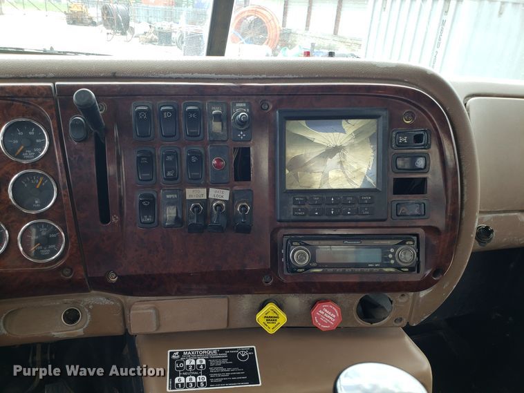 image for item DG7689 2001 Mack CV513 dump truck