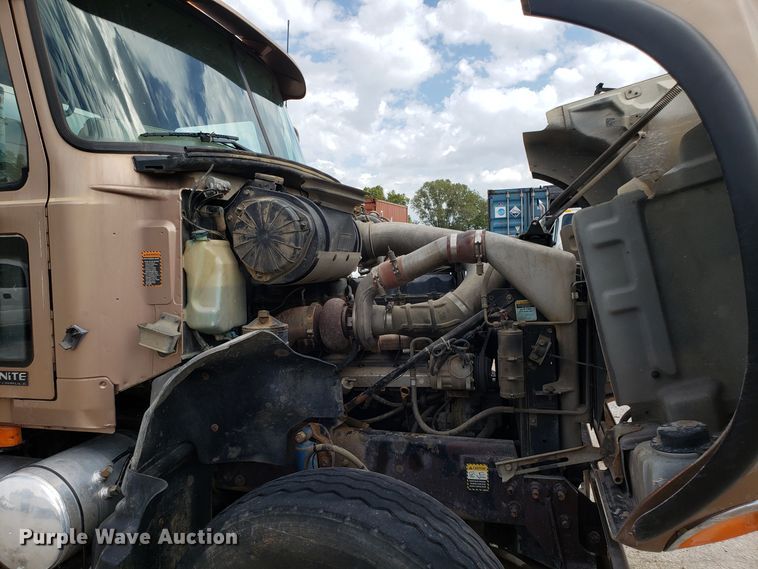 image for item DG7689 2001 Mack CV513 dump truck