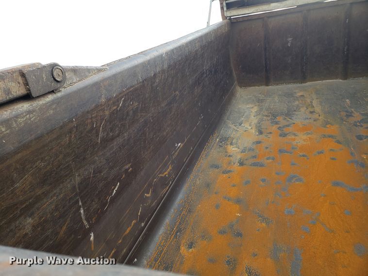 image for item DG7689 2001 Mack CV513 dump truck