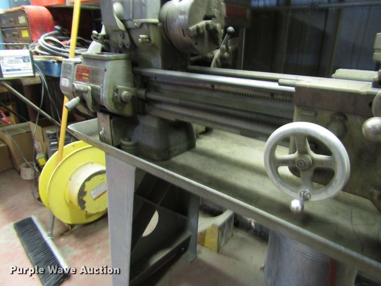 image for item DG8224 Sheldon lathe