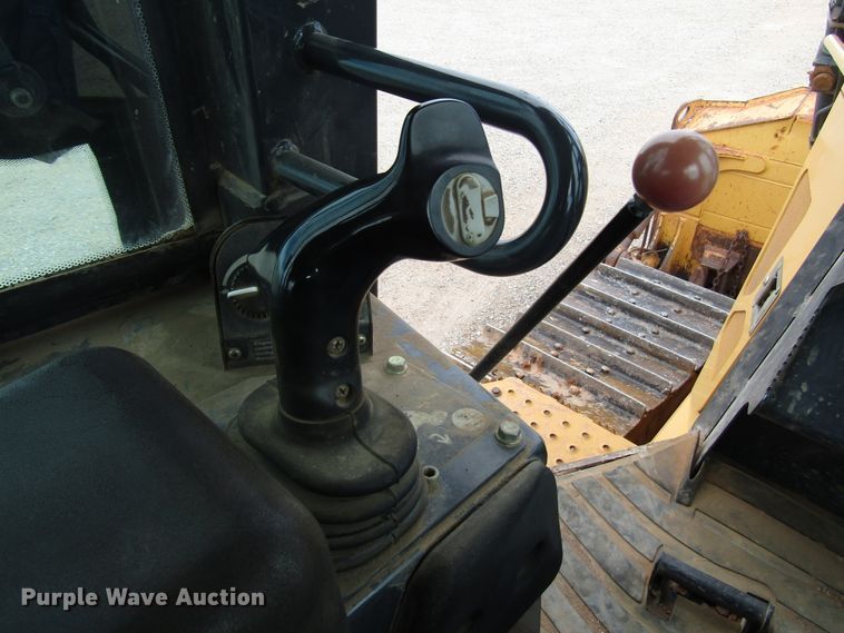 image for item DG8225 2007 John Deere 850J dozer