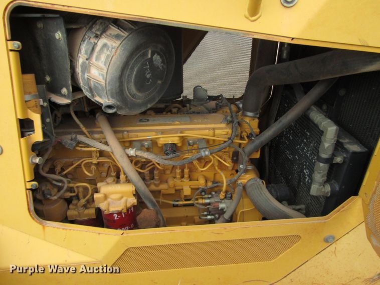 image for item DG8225 2007 John Deere 850J dozer