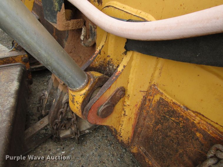 image for item DG8225 2007 John Deere 850J dozer