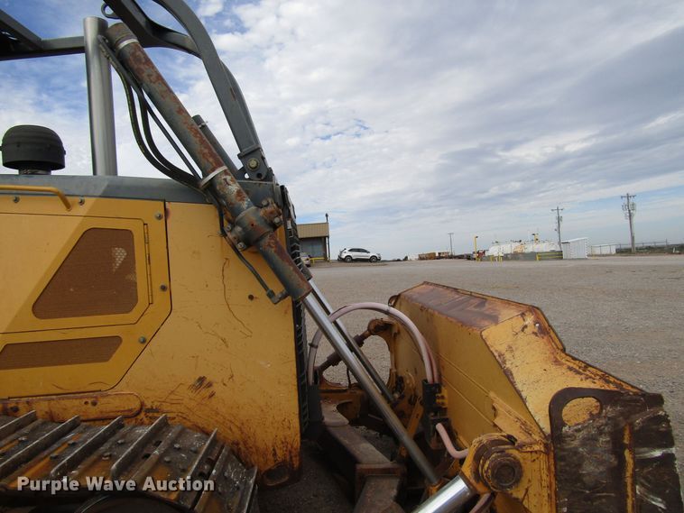 image for item DG8225 2007 John Deere 850J dozer