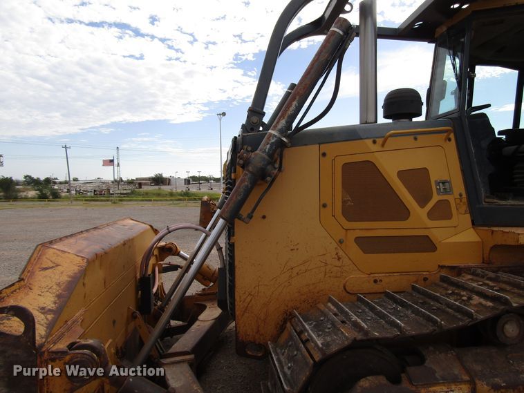 image for item DG8225 2007 John Deere 850J dozer