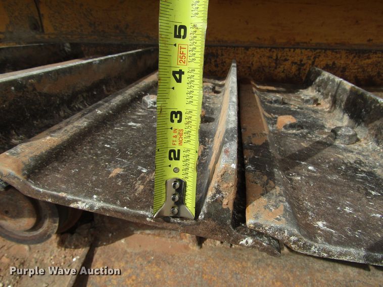 image for item DG8225 2007 John Deere 850J dozer