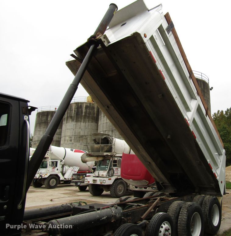 image for item DG8228 2006 Sterling L-Line dump truck