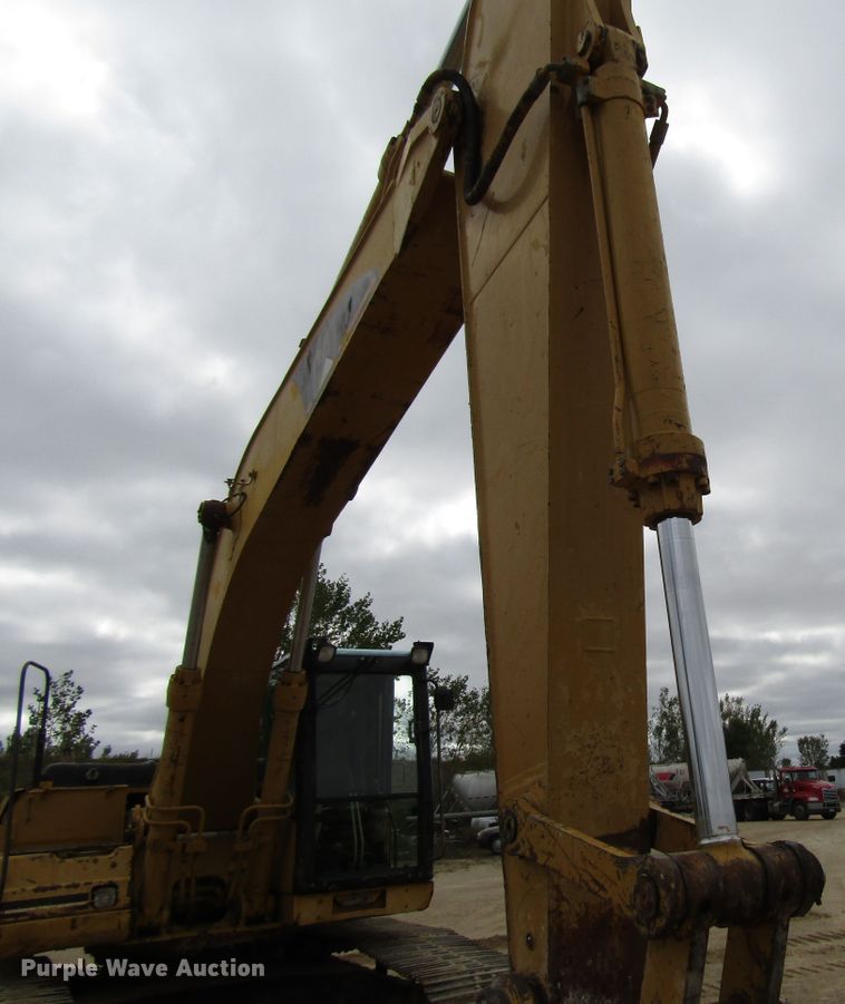 image for item DG8231 1997 Caterpillar 322B L excavator