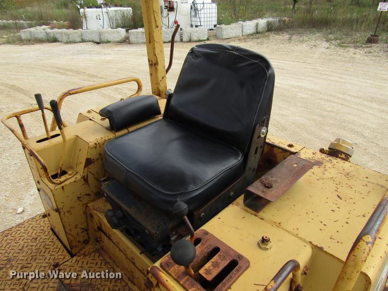 image for item DG8232 1984 Caterpillar D3B dozer