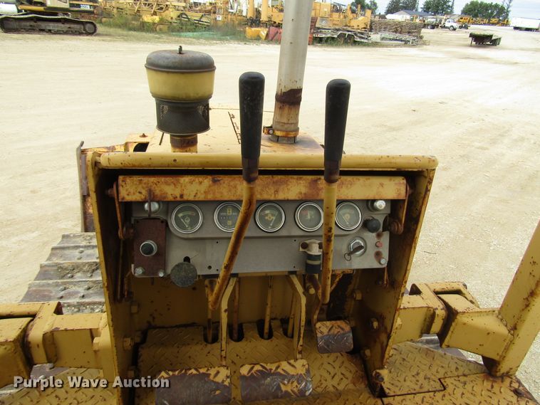 image for item DG8232 1984 Caterpillar D3B dozer