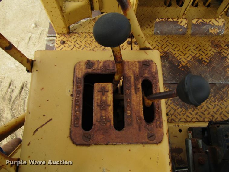 image for item DG8232 1984 Caterpillar D3B dozer