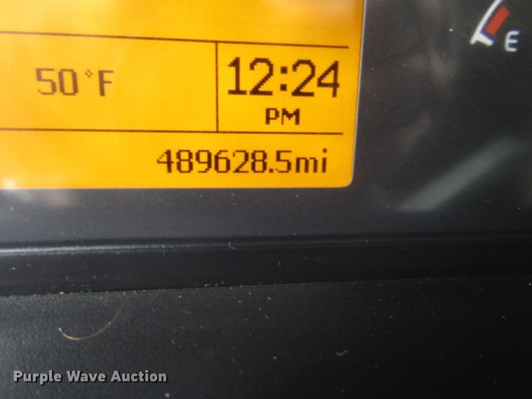 image for item DG8234 2006 Volvo VN semi truck