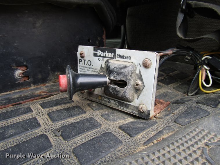 image for item DG8234 2006 Volvo VN semi truck