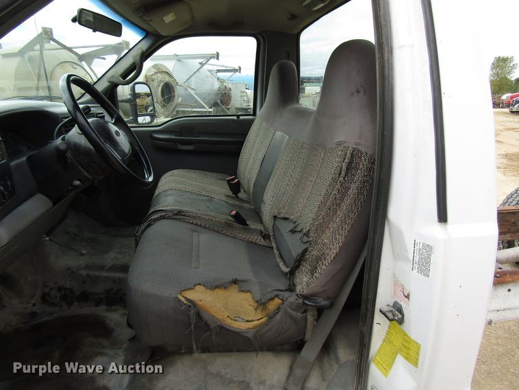 image for item DG8235 2002 Ford F550 Super Duty truck cab and chassis