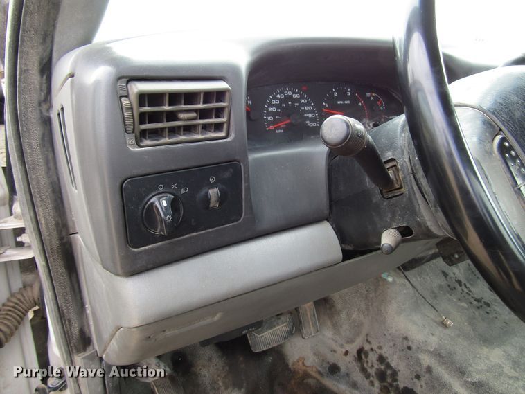 image for item DG8235 2002 Ford F550 Super Duty truck cab and chassis