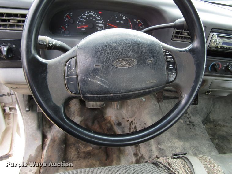 image for item DG8235 2002 Ford F550 Super Duty truck cab and chassis