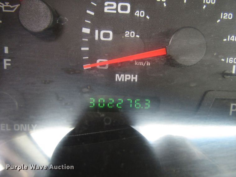 image for item DG8235 2002 Ford F550 Super Duty truck cab and chassis