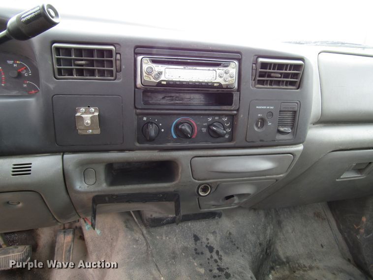 image for item DG8235 2002 Ford F550 Super Duty truck cab and chassis