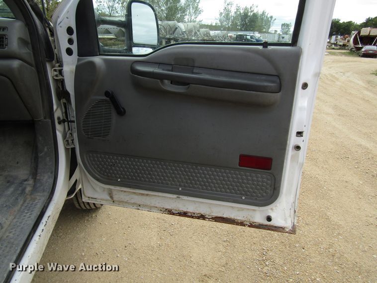 image for item DG8235 2002 Ford F550 Super Duty truck cab and chassis