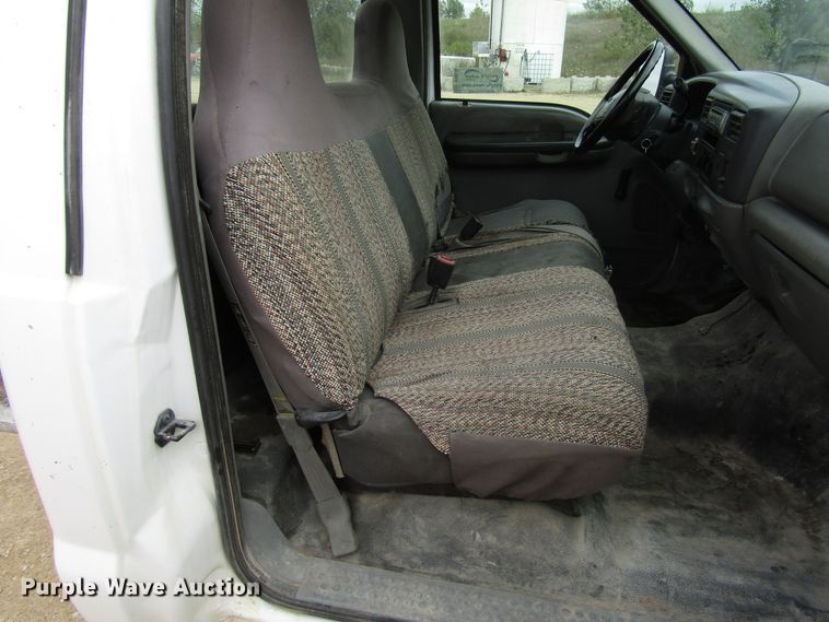 image for item DG8235 2002 Ford F550 Super Duty truck cab and chassis