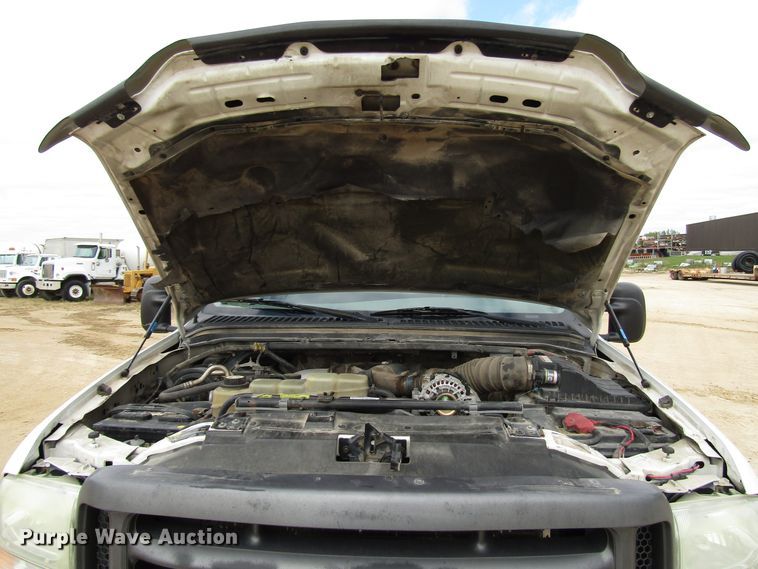 image for item DG8235 2002 Ford F550 Super Duty truck cab and chassis