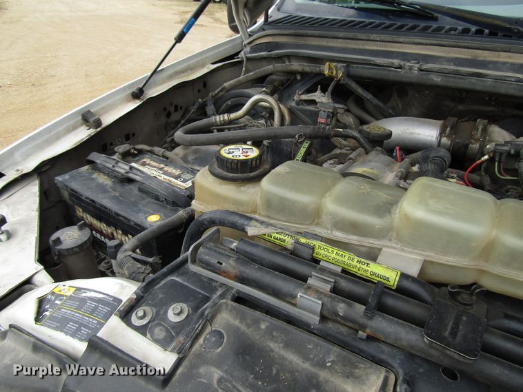 image for item DG8235 2002 Ford F550 Super Duty truck cab and chassis