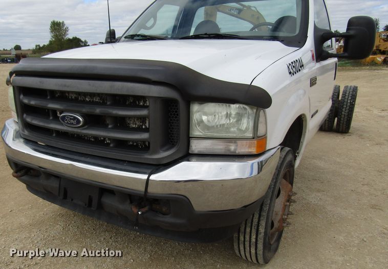 image for item DG8235 2002 Ford F550 Super Duty truck cab and chassis