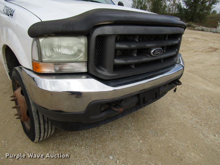 image for item DG8235 2002 Ford F550 Super Duty truck cab and chassis