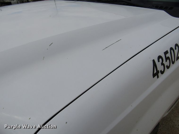 image for item DG8235 2002 Ford F550 Super Duty truck cab and chassis