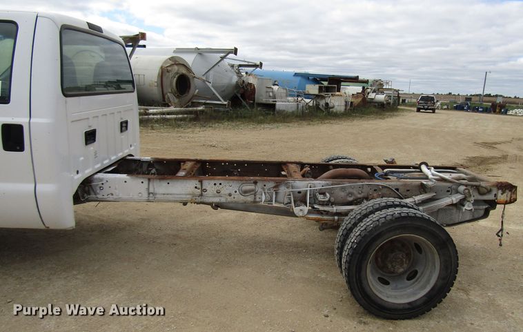 image for item DG8235 2002 Ford F550 Super Duty truck cab and chassis