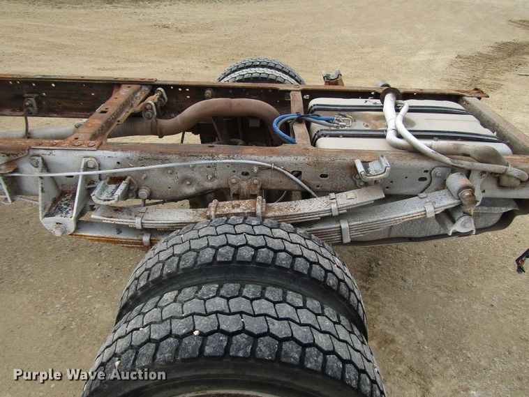 image for item DG8235 2002 Ford F550 Super Duty truck cab and chassis