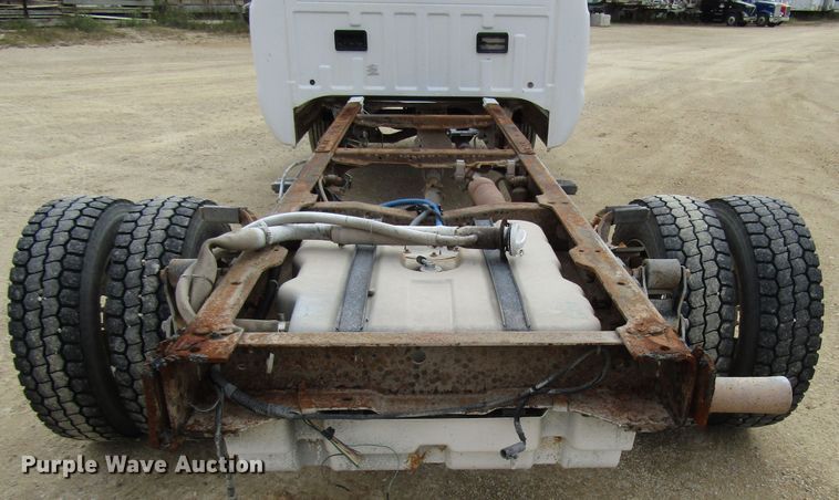 image for item DG8235 2002 Ford F550 Super Duty truck cab and chassis